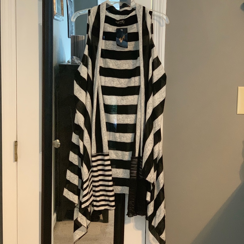Lee Anderson Sleeveless Vest/Kimono